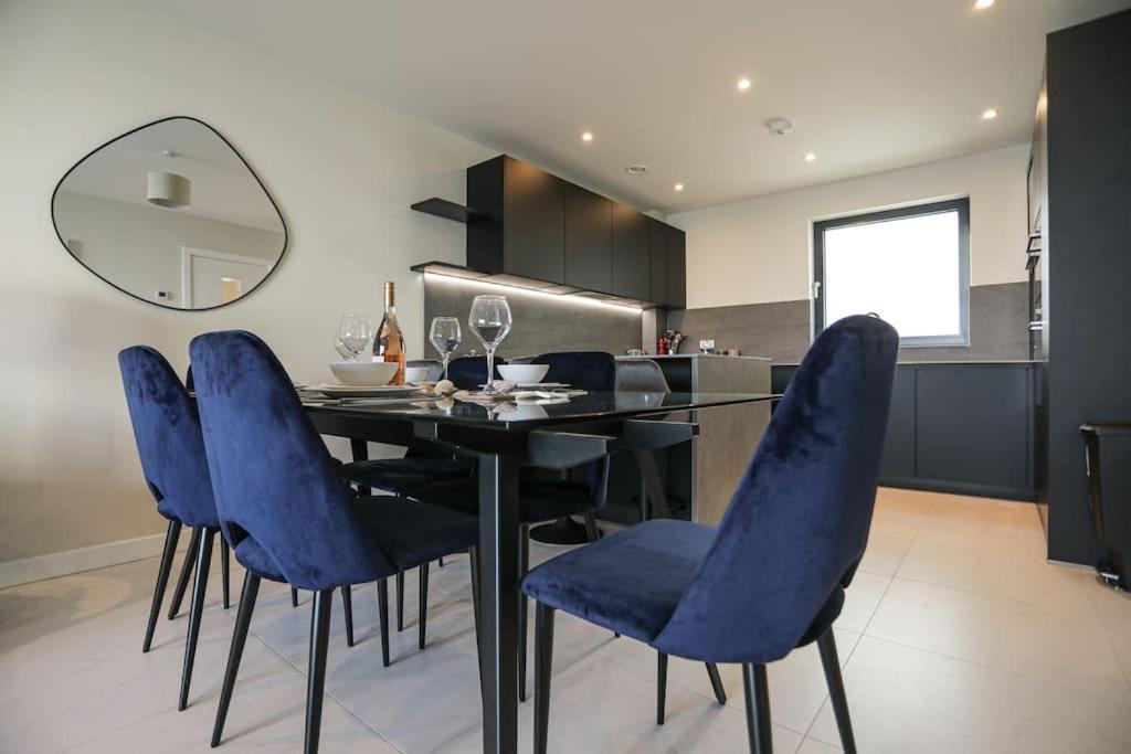 Sohot Haven With Sea Views A Balcony & Free Parking Apartment *
