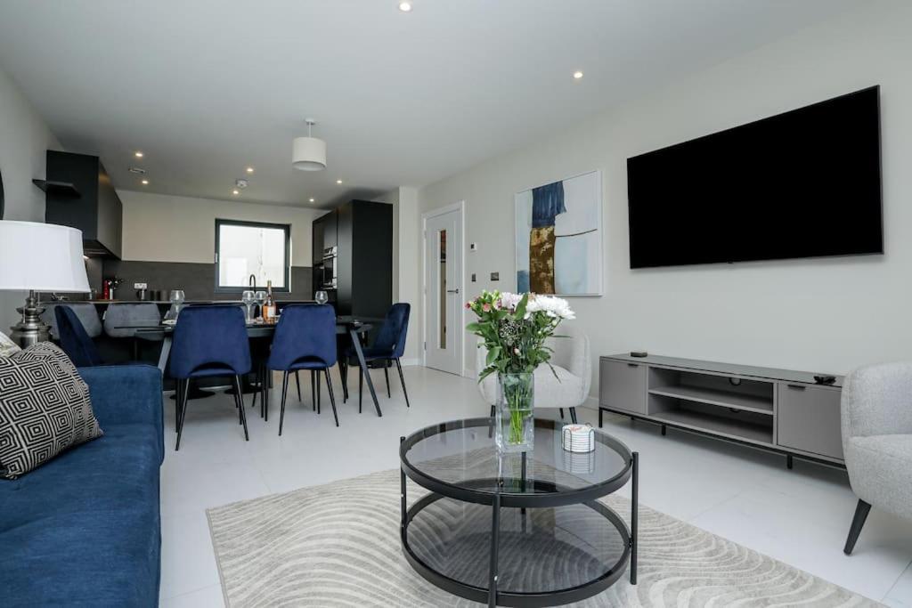 Sohot Haven With Sea Views A Balcony & Free Parking