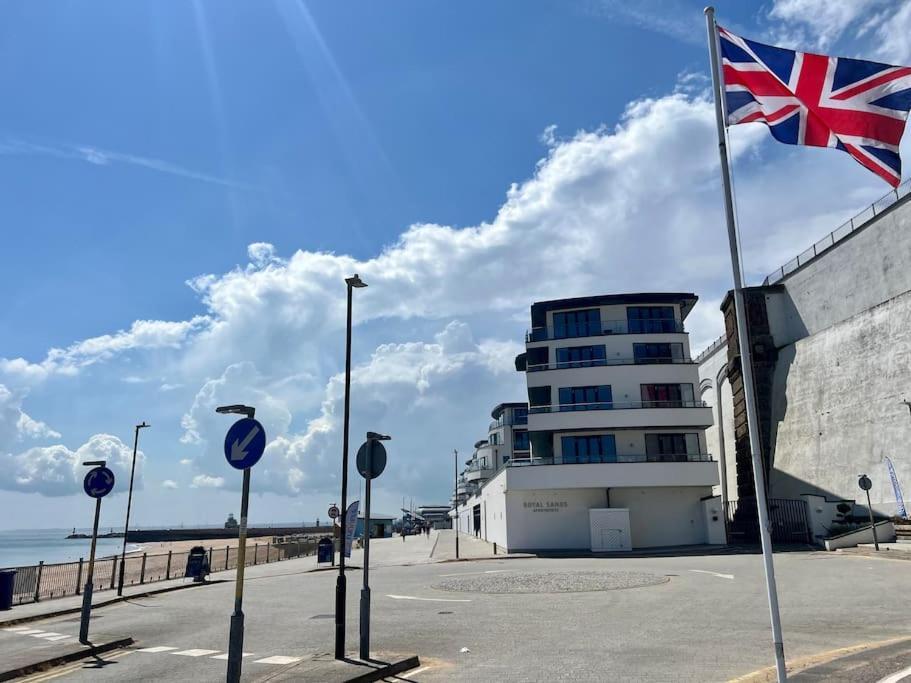 Sohot Haven With Sea Views A Balcony & Free Parking Apartment