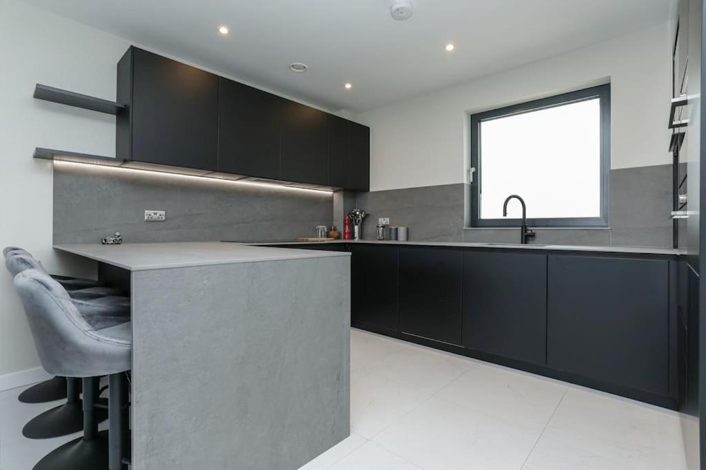 Sohot Haven With Sea Views A Balcony & Free Parking *