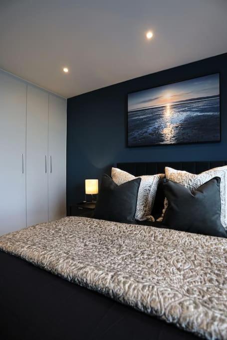 Sohot Haven With Sea Views A Balcony & Free Parking